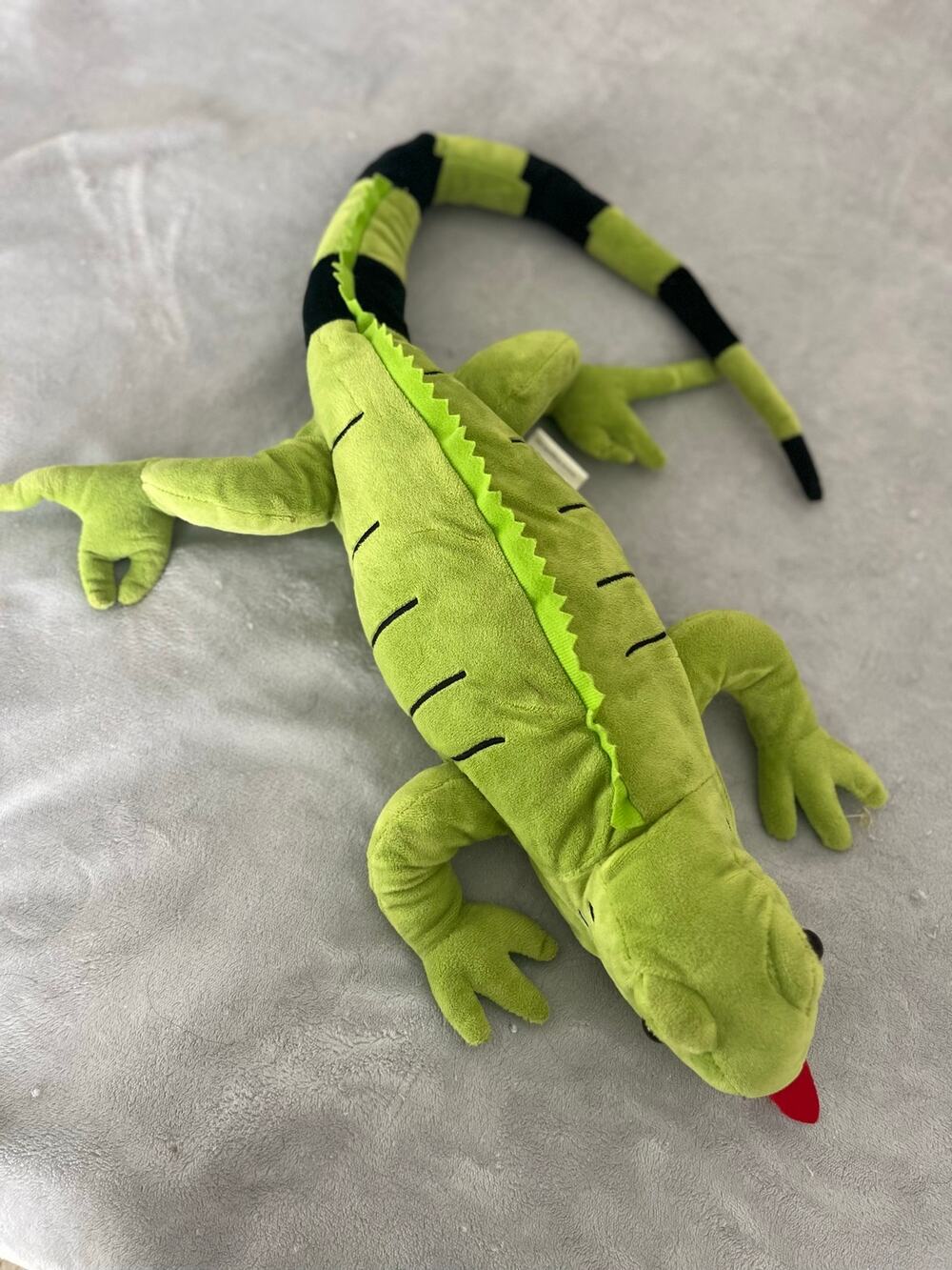 Folgado 36 Inch Plush Iguana Hand Puppet Toy Theater Storytelling Interactive